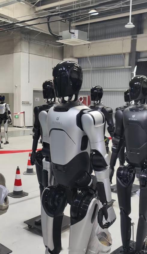 【智元第5000台人形机器人量产下线智元机器人已具备批量出货能力】智元机器人今日