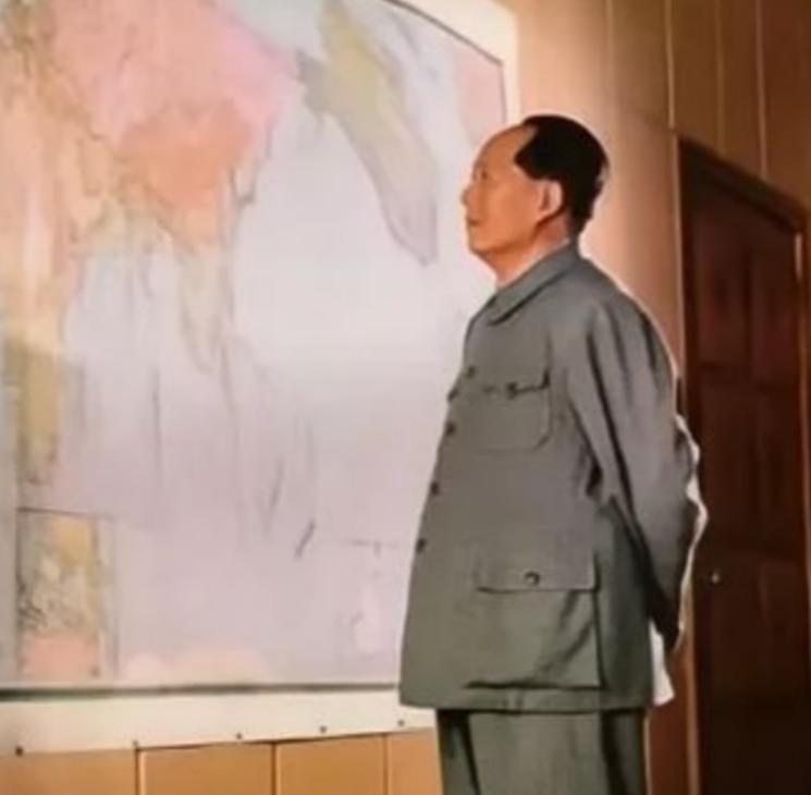 1951年，10万志愿军被美军包饺子，一向淡定自若的彭老总心急如焚连忙向毛主席求