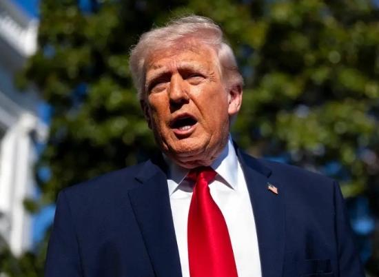 特朗普下总统令！全面封锁海峡，拦截缴费船只，却犯了一个致命的错误！
 
当地时间