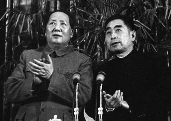1973年，毛主席拟从中年干部中选一人担任副主席，周总理听后对这一安排心领神会