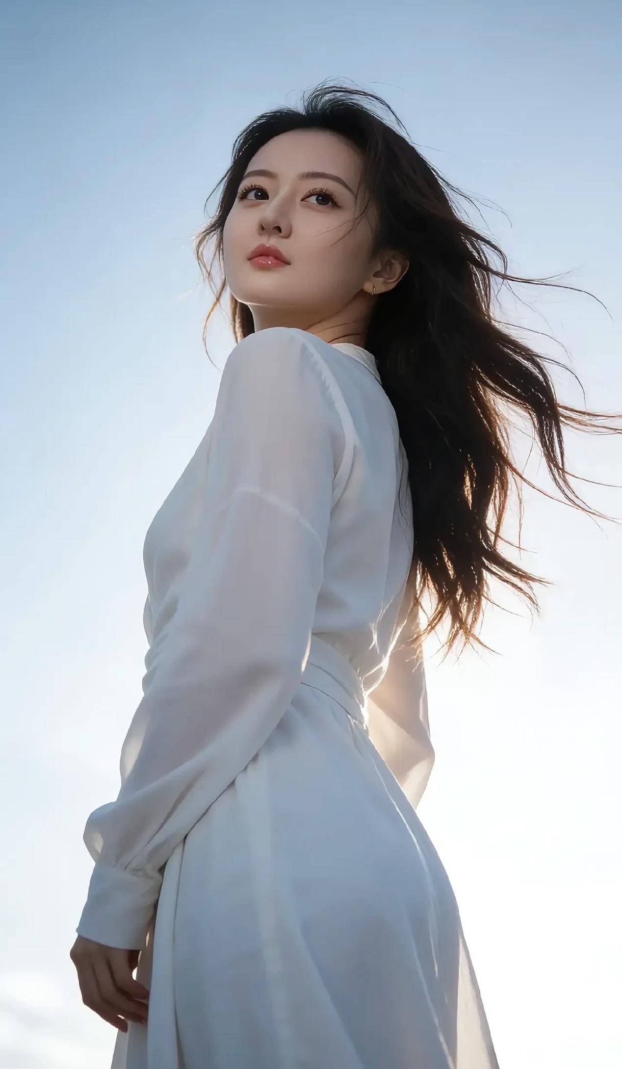 风会铭记，每一个自由瞬间🌬️
风拂过发梢，吹散所有疲惫。一袭白裙在光中轻扬，似