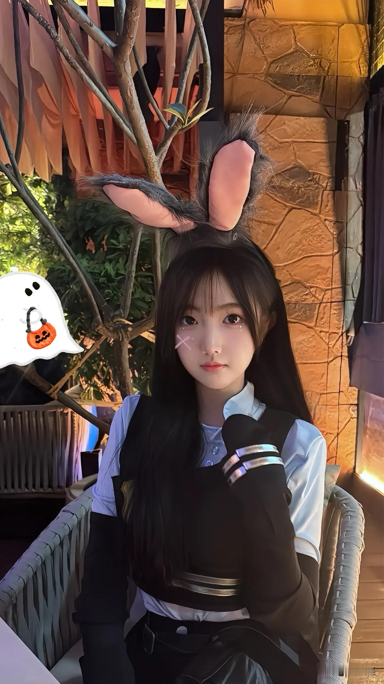 万圣节氛围浓厚的兔耳朵造型，萌趣十足！🎃🐰