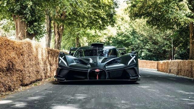 #汽车资讯# 【16缸8.0发动机肆意咆哮！布加迪Bolide现身2023古德伍