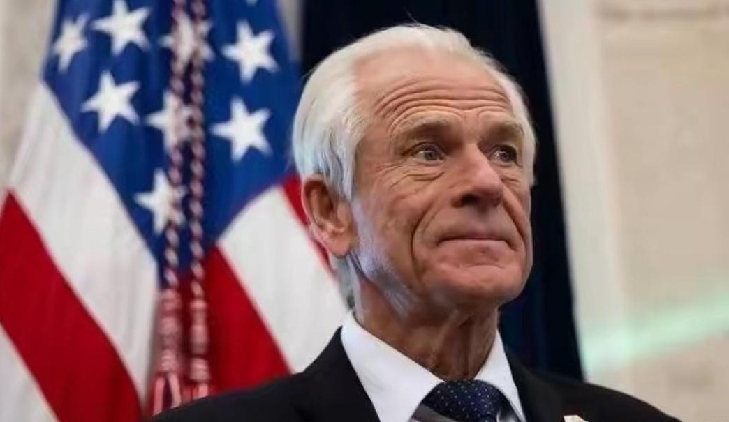 美国正在从世界级领袖变成一个流氓国家，而促成这一切的罪魁祸首就是纳瓦罗！
 
在