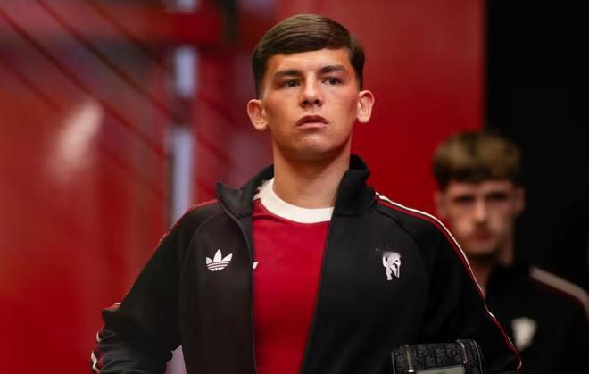 U21临时主帅劳伦斯接受《曼彻斯特晚报》采访，点评莱西本场表现：“整体来看，他发