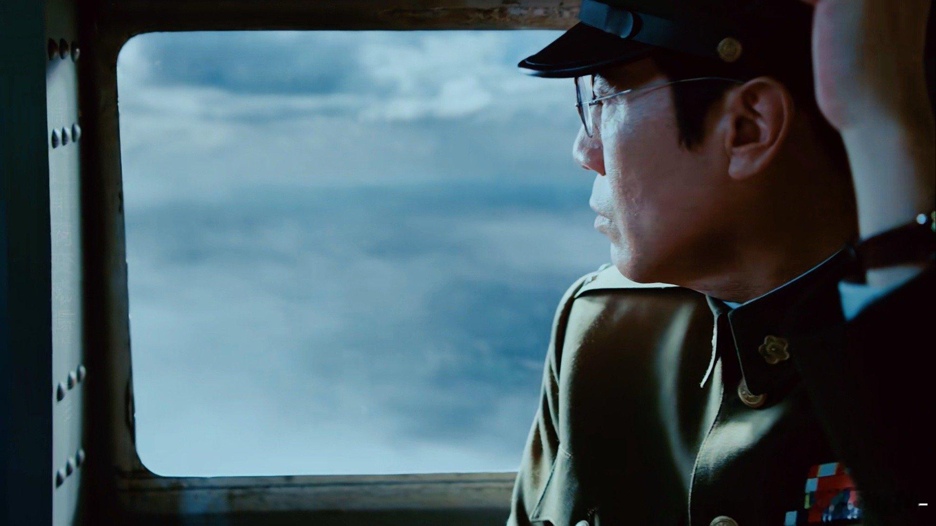 于和伟的眼睛会说话 于和伟老师是真的牛，不用说话不用动，就坐在那儿一个眼神，我就