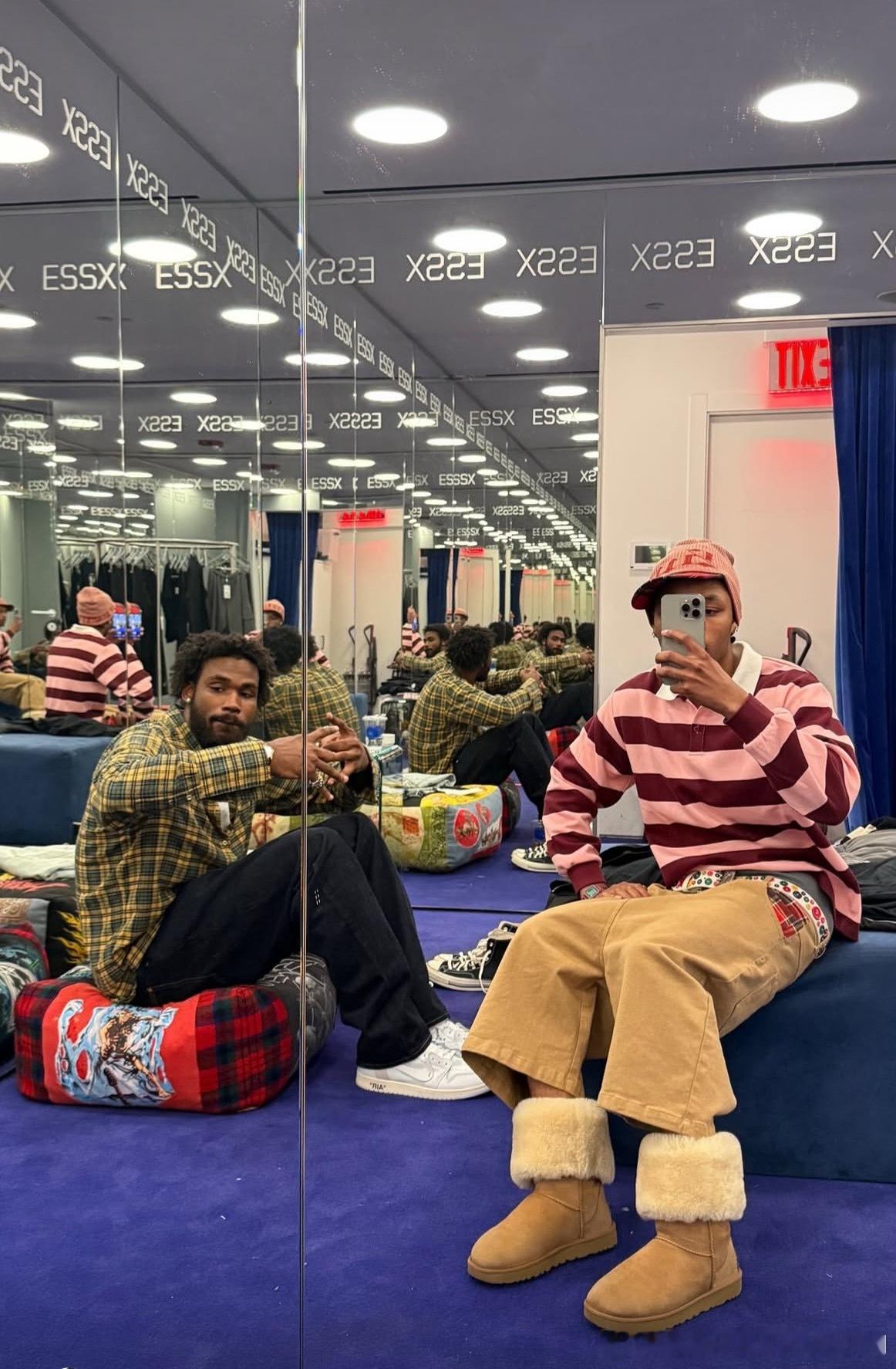 伊森在纽约的ESSX时尚设计品商店买买买，看样子是买了几套衣服裤子休斯顿火箭休斯