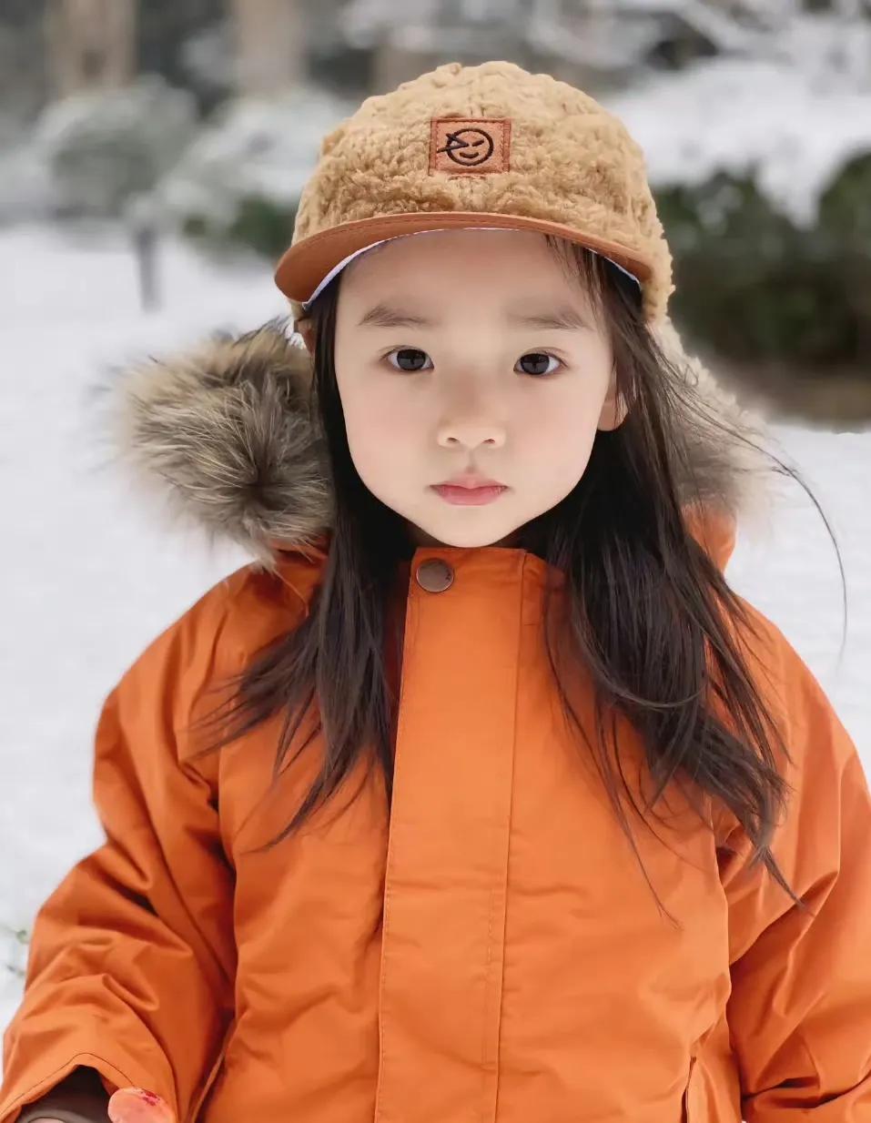 董璇女儿明明叫小酒窝，张维伊却非要叫人家窝子，一点都不好听，小酒窝这么可爱，软萌