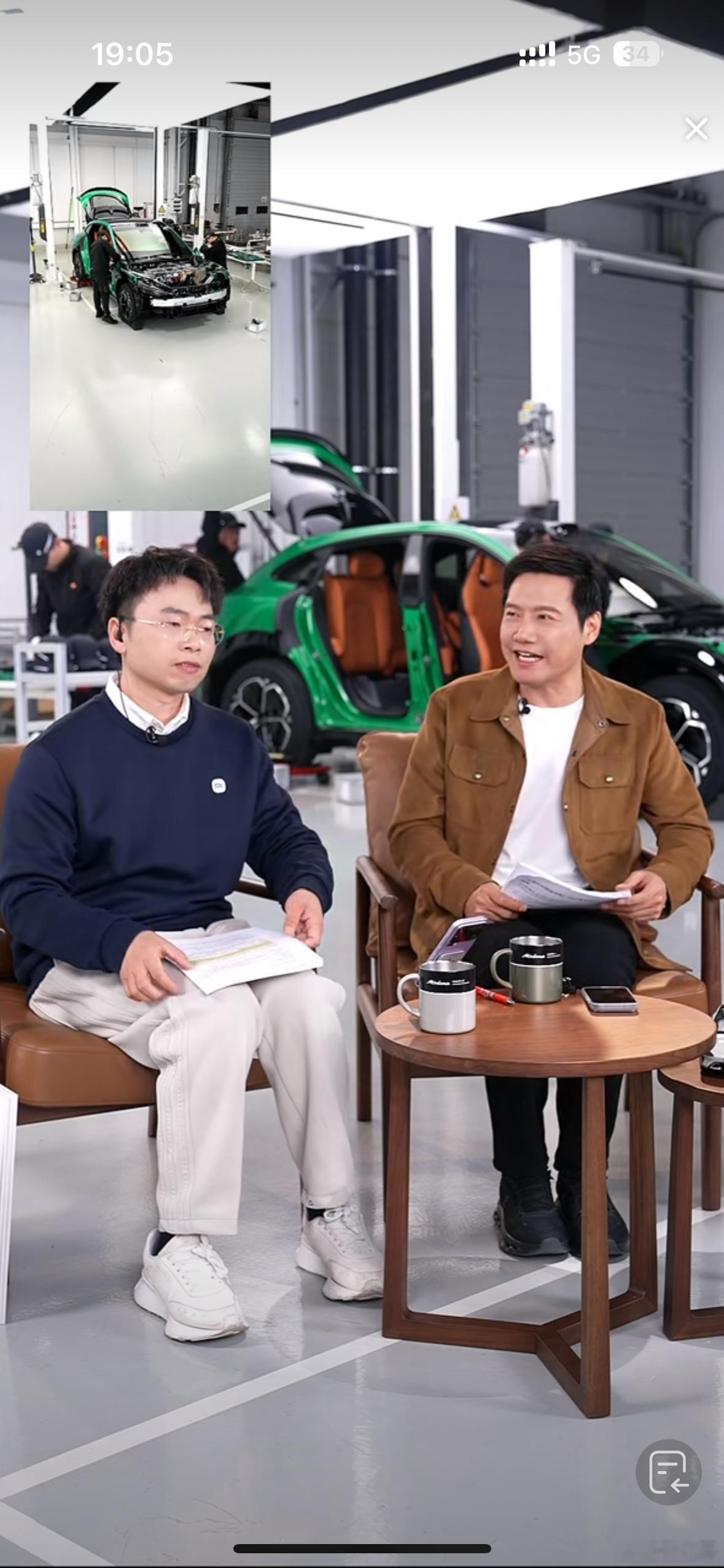 雷军现场直播拆小米YU7小米汽车工厂已经接待过13万游客。真成景点了啊，据说还有