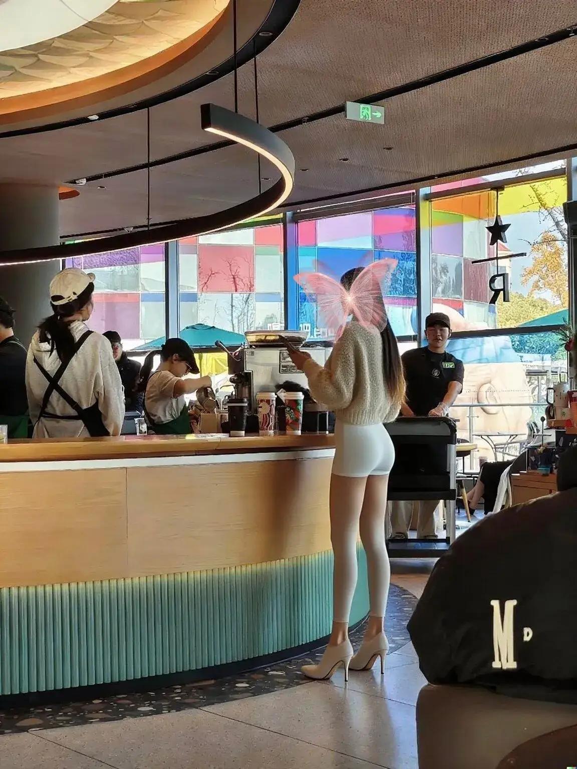 来一杯拿铁  不加糖  生活已经够苦了