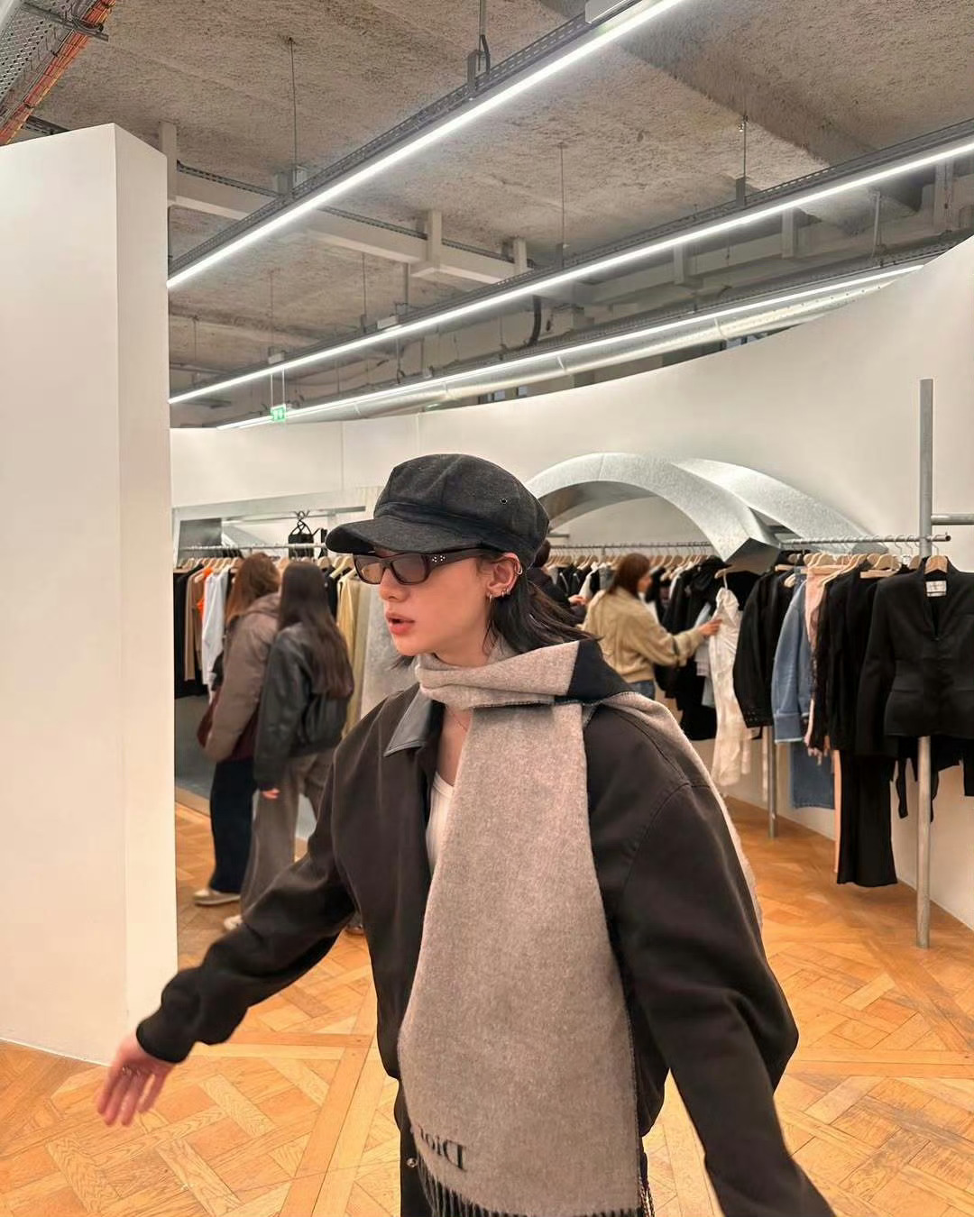 黄铉辰✖️Dior 巴黎随拍碎片 📷 巴黎时装周