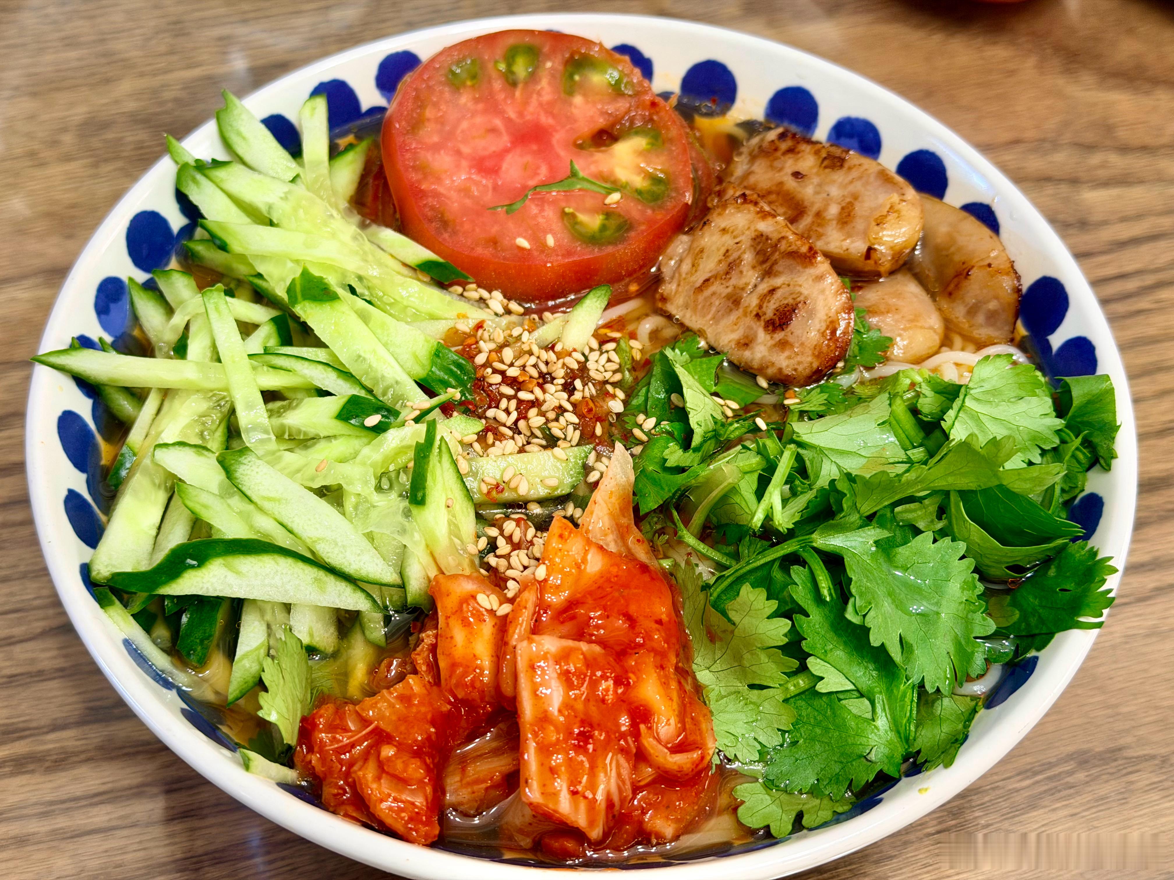 好困😪今日午餐，冷面疯狂的热爱会让人有很高的物质欲望必须靠疯狂热爱什么来维持生
