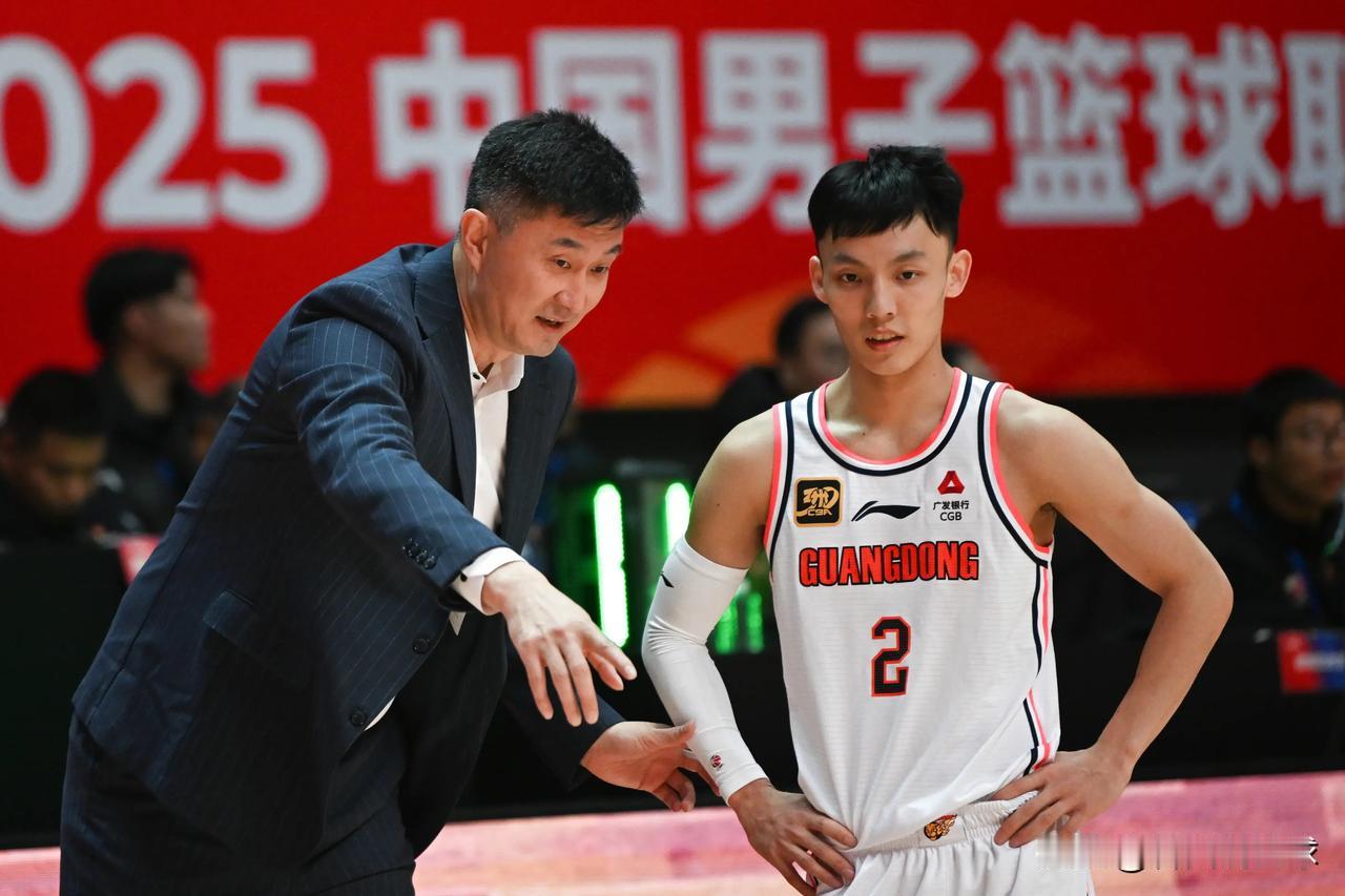 里程碑之战！今晚广东男篮主场迎战北控男篮的比赛中，广东后卫徐杰全场比赛打满48分