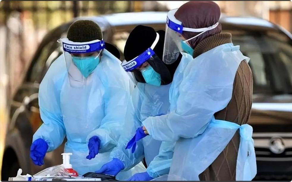 致命的流感病毒首次侵袭美国，已有超过12万人住院治疗
今年冬天，美国人被敦促要格