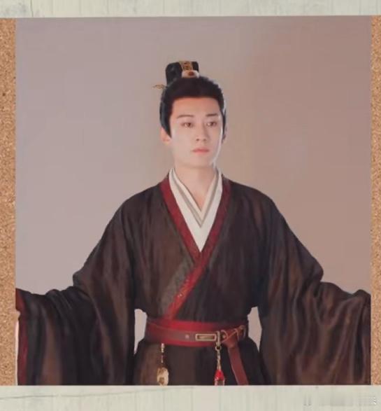 刘学义《桃花映江山》沈相爷的这两套定妆可以的。 ​​​