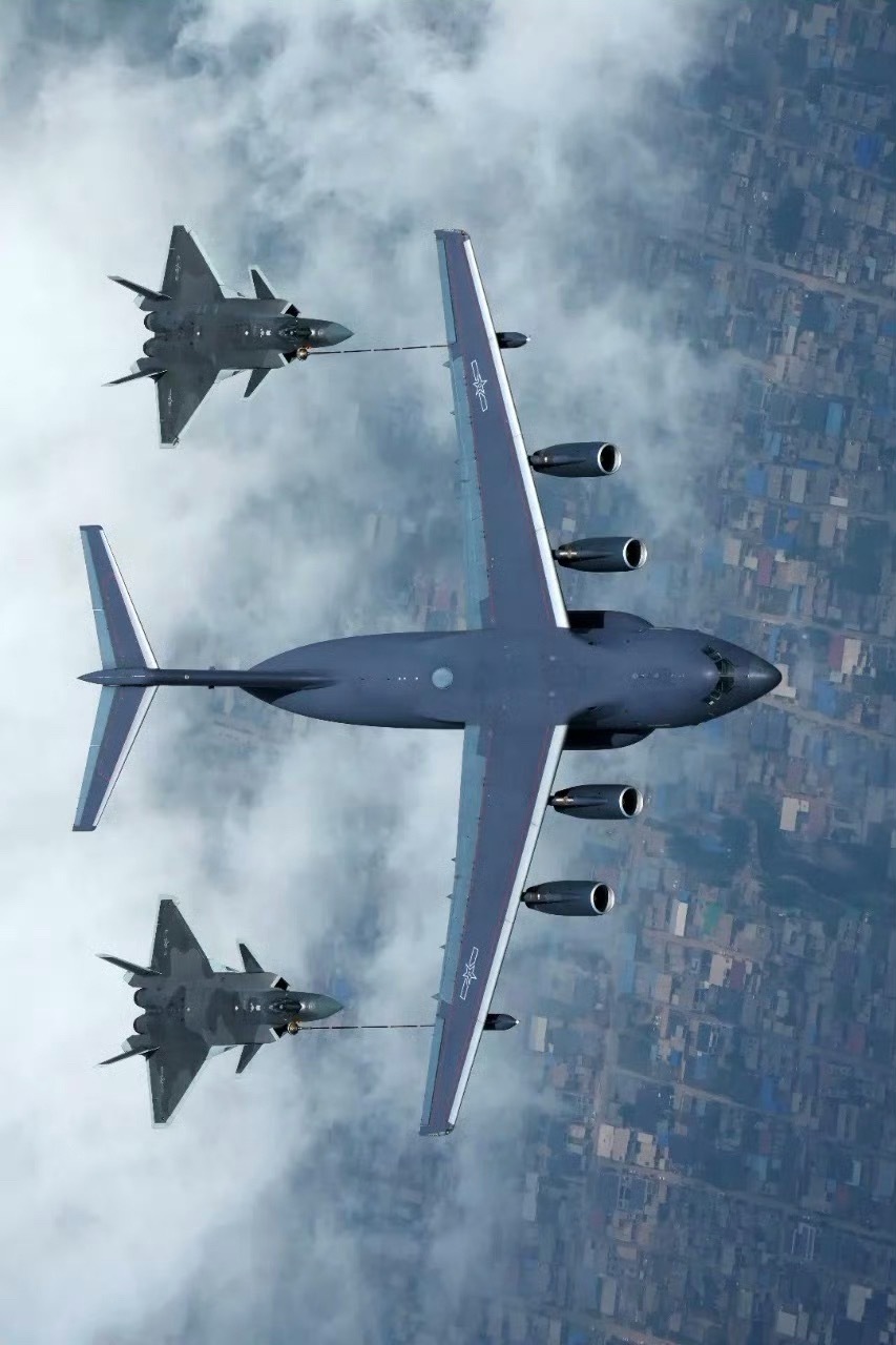 歼20空中加油 
