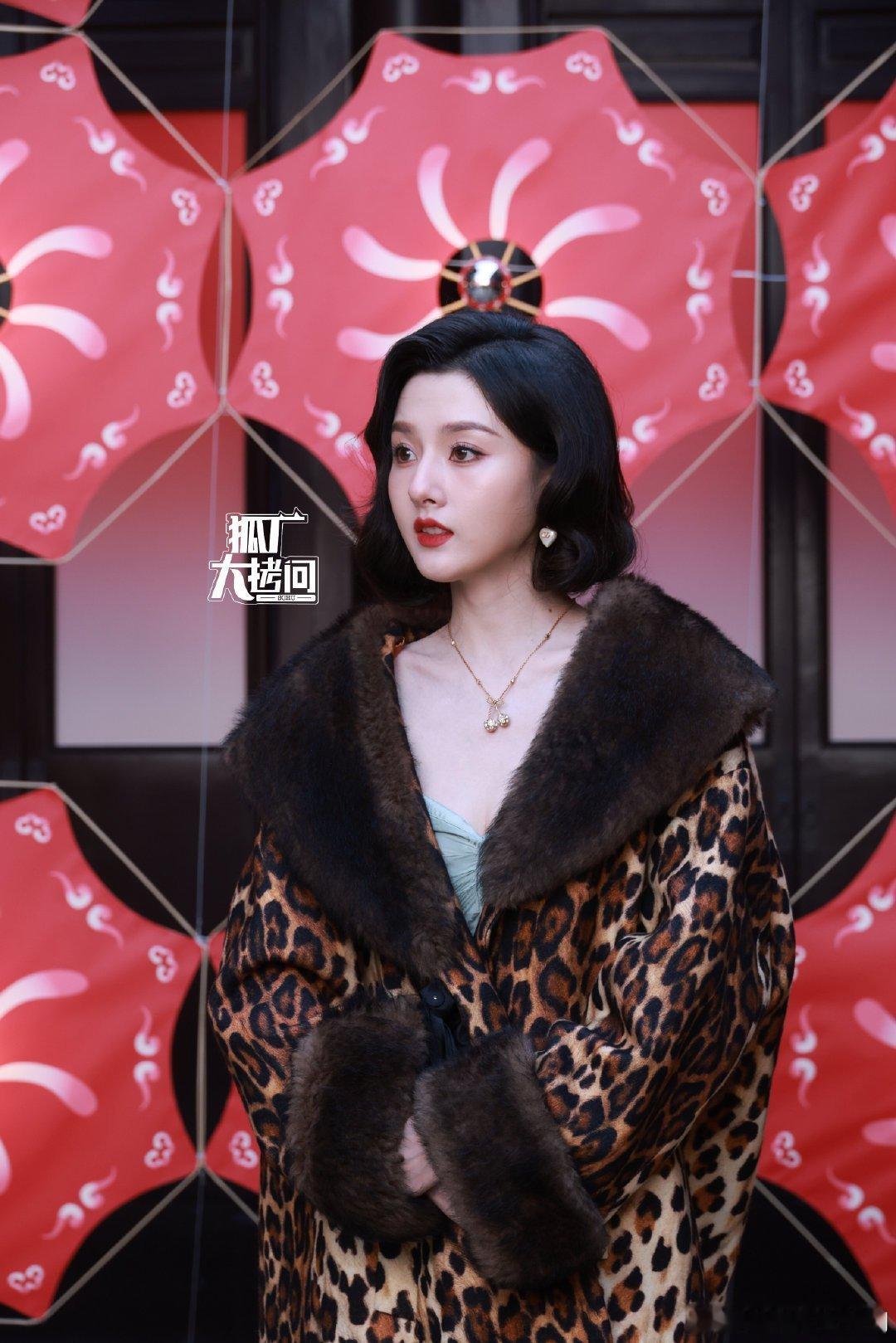 杨紫、宋祖儿今日华伦活动生图，来看美女！ 