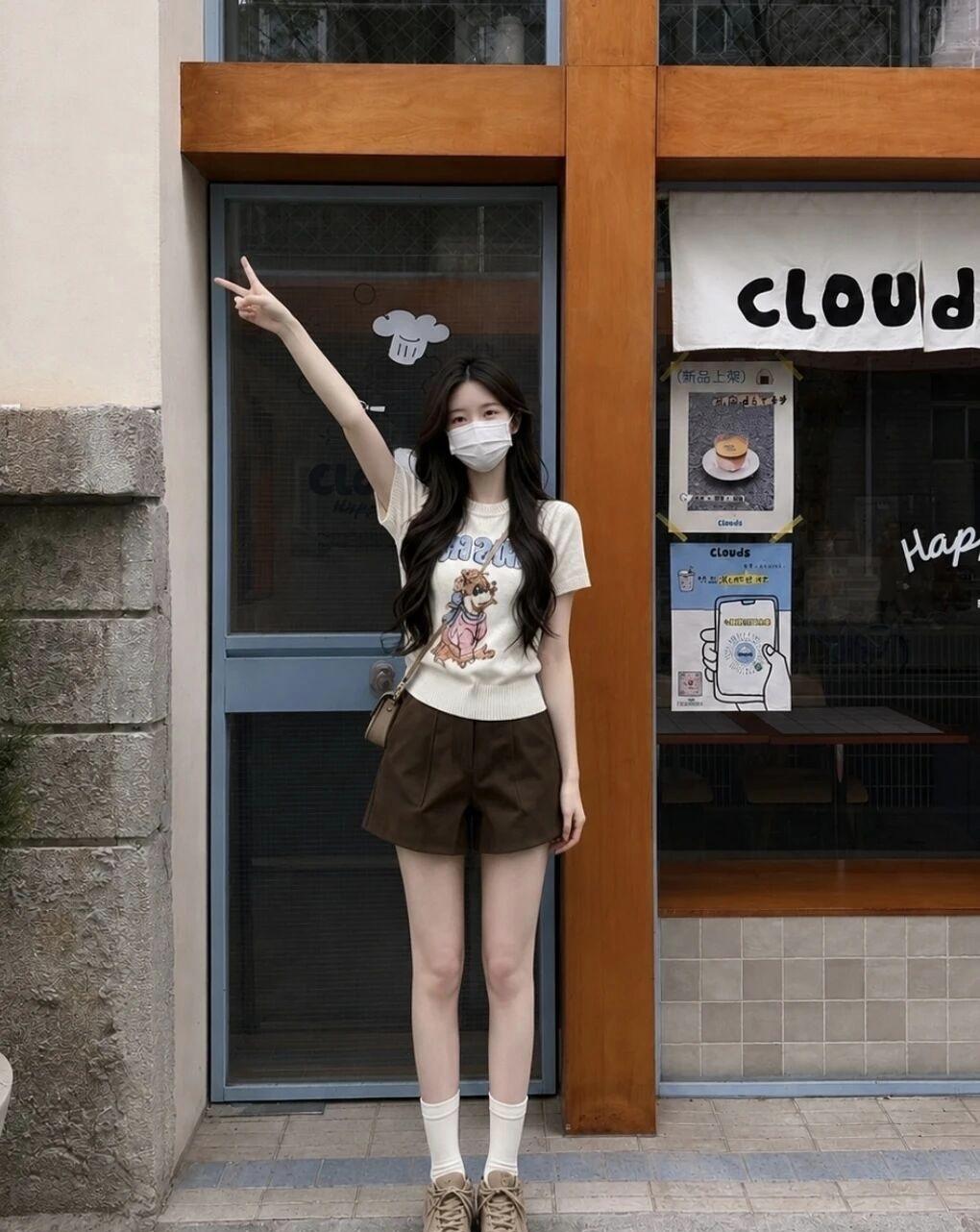 元气少女打卡云朵咖啡馆，元气满满的一天从这里开始！🌟📸