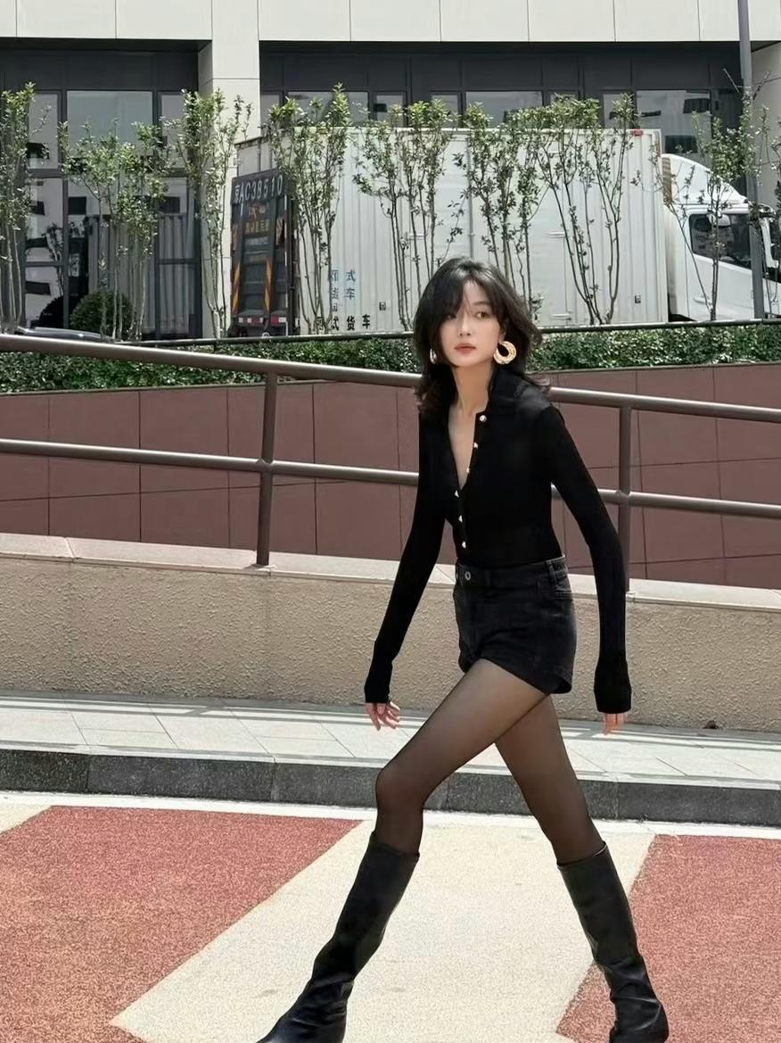 孙千你好辣孙千的比例太好了，感觉都不止172，换成拍韩剧的导演拍她，不知道能美成