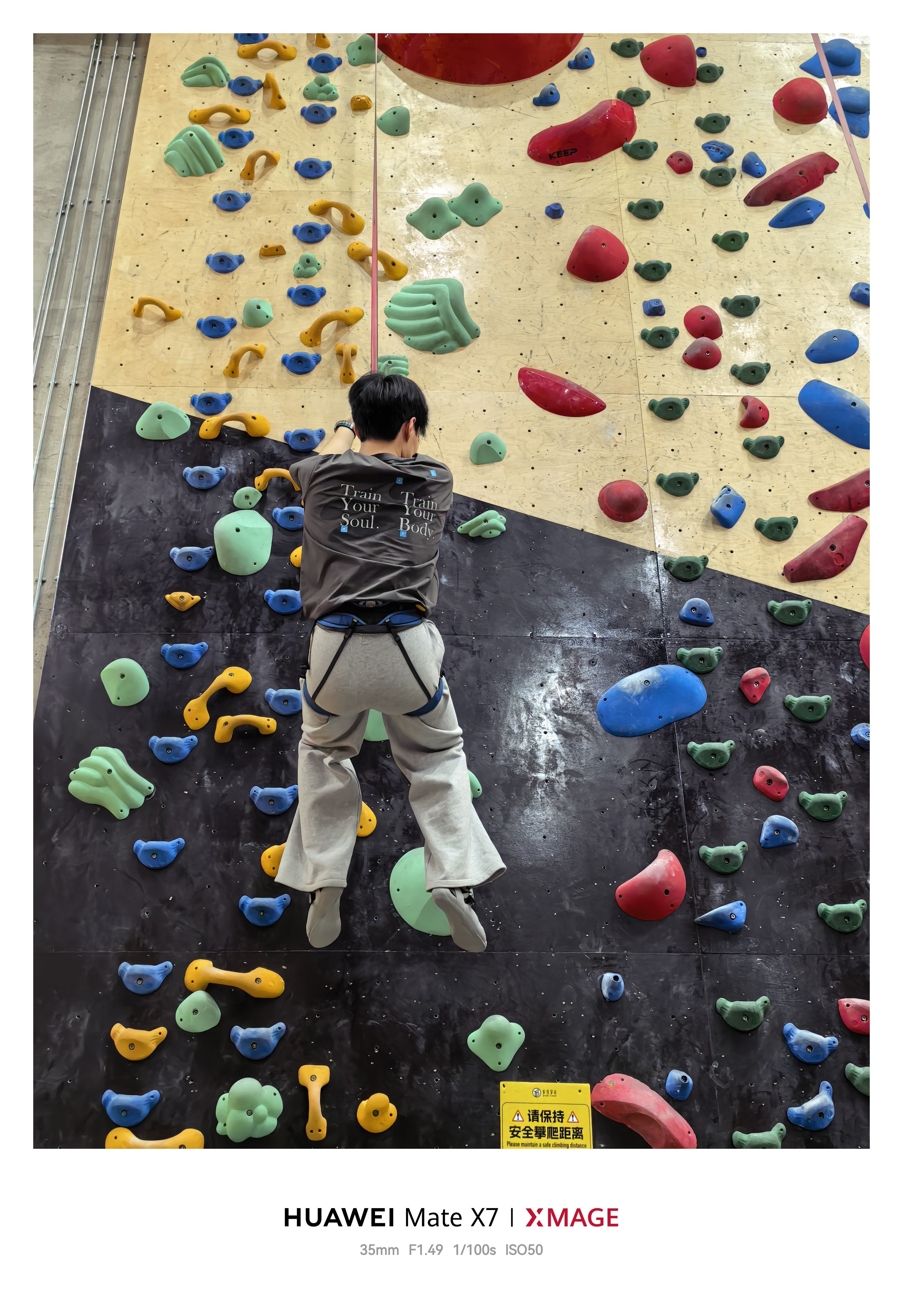 用上 Mate X7 的第一组照片记录一下第一次攀岩🧗顺便来个攀后总结，吃点夜