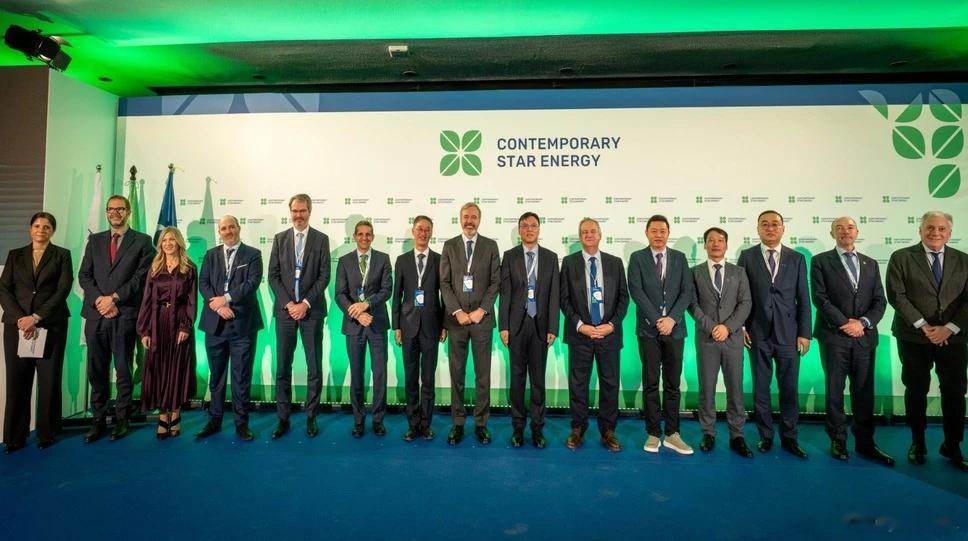 新能源产业链出口。宁德时代给大家打了个样。宁王跟斯特兰蒂斯合资了一家电池工厂Co