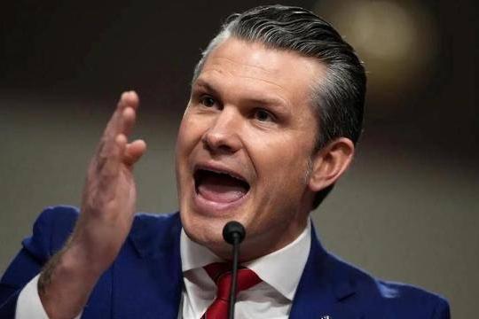 关键时刻，特朗普的一个好兄弟，被解职了。
五角大楼发言人22号表示，美国海军部长