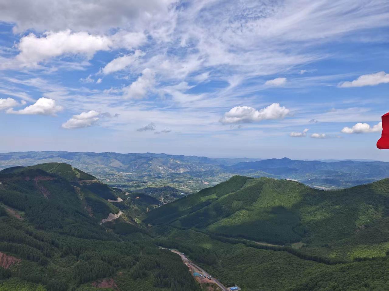 。
红色圣地六盘山，是红军长征翻越的最后一座大山，5A级景区，值得一去感受革命精