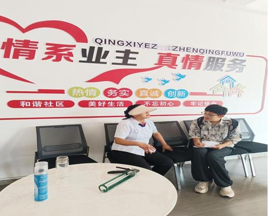 秦岭笑谈[超话]在山东省菏泽市窦刘庄村，志愿者通过实地观察和与村民的面对面交流，
