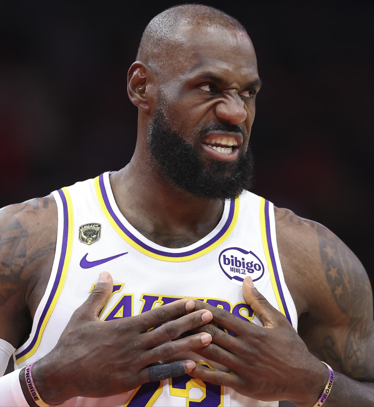 打不动了！詹姆斯三分6中0，湖人3-2火箭！

比赛的转折点是湖人下半场开局包夹