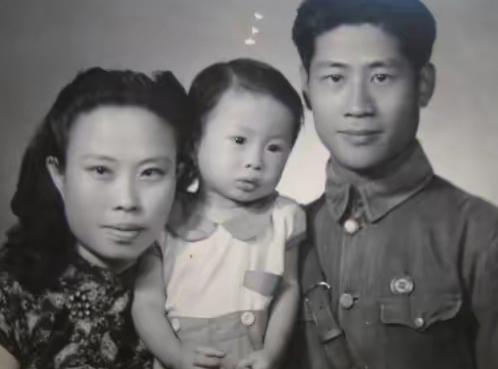 1950年，台湾共产党员林正亨走向刑场被枪决，囚车正巧经过他家门前，他拼尽最后气