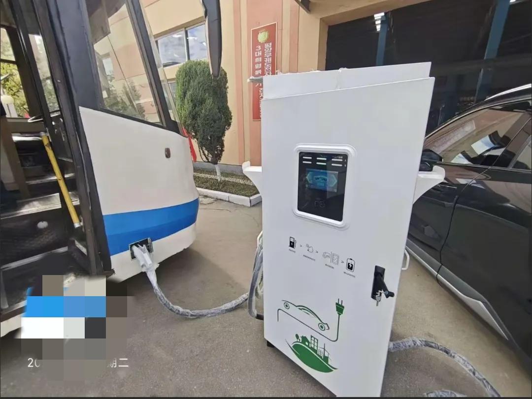 朝鲜应该为有这么一个强大的邻国应该感到开心。
这朝鲜也是紧跟脚步，这些年也是从中