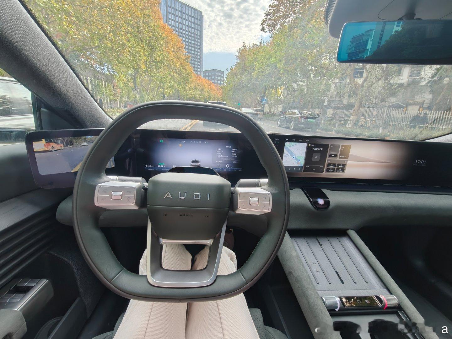 奥迪终究是奥迪，E5这底盘调的相当原汁原味，我觉得当智能化和价格都慢慢的跟上新能