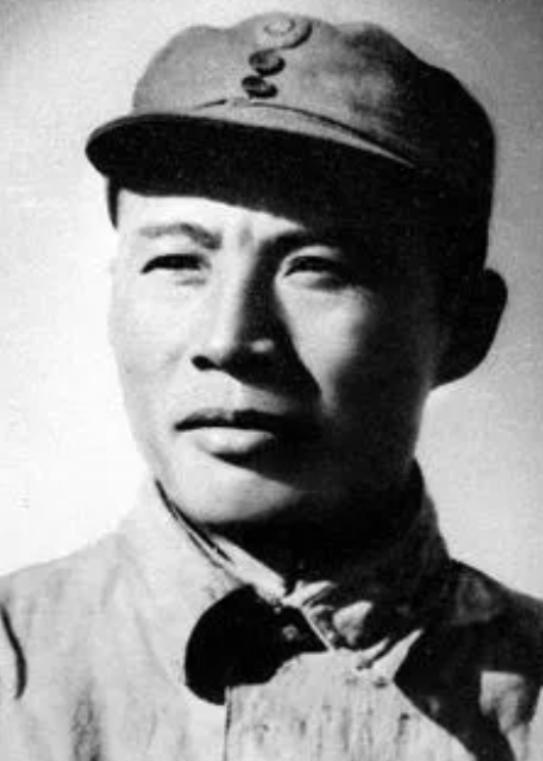 1937年，吕正操麾下一个营被日军包围，他正要率部营救，谁知军长却发来电报：“这