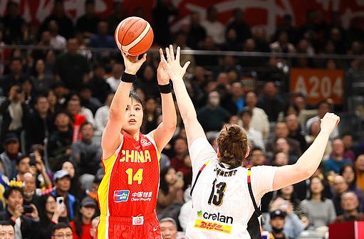 中国女篮惨败比利时女篮的比赛，看得让人难受。
完全无招架之力，被按在地上摩擦。