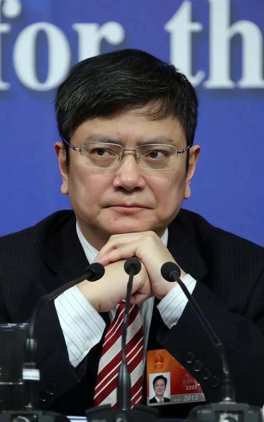 大学校长郑强调任到贵州大学，经过一个月的调研，在会议上一拍桌子说:什么鬼学校，尽