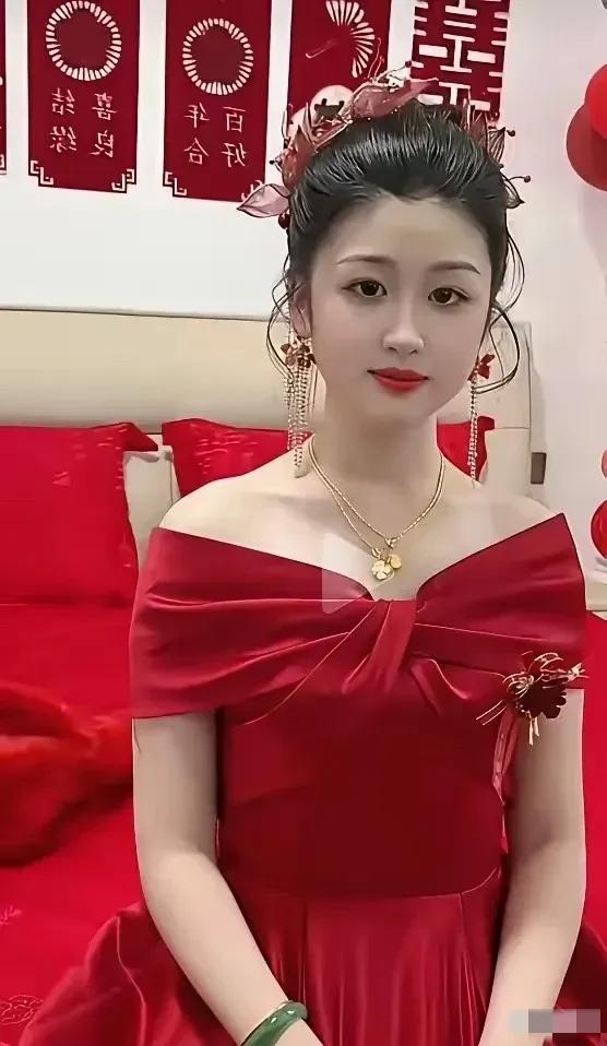 郑州两个研究生的婚事火了。
 
女方明说免彩礼，男方家还是硬去10万。
 
女方