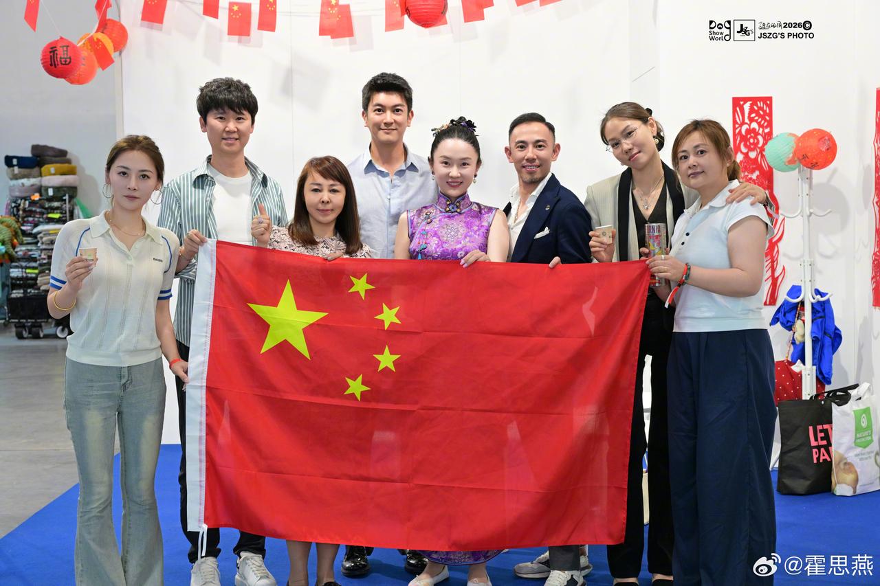 霍思燕这回不是带娃，是带狗拿世界冠军——意大利2026世界杯犬展，中型贵宾青年组