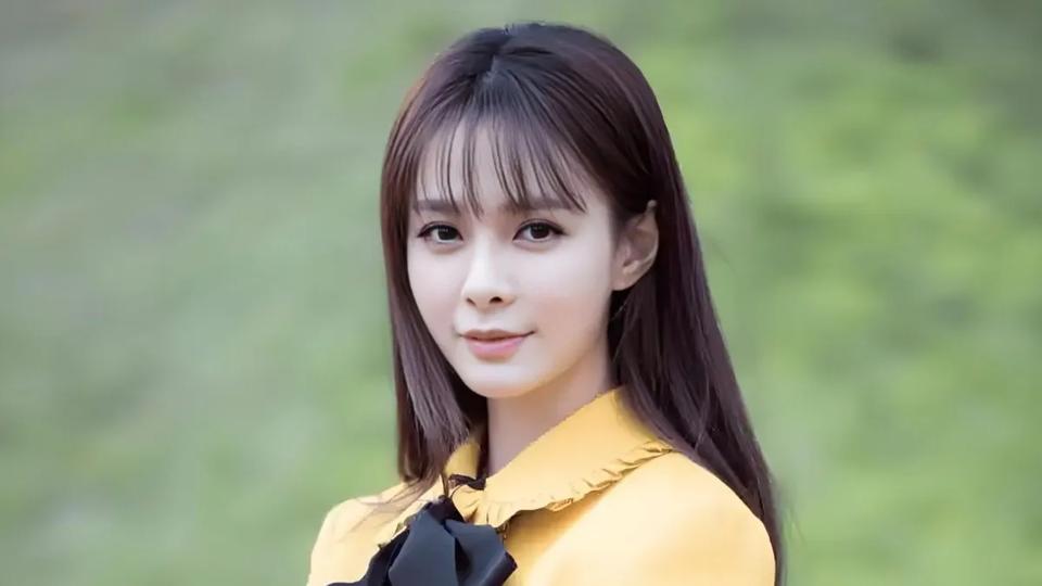 沈梦辰逆风翻盘：挣脱生育枷锁的她，竟藏着这样的爆火密码？
 
曾经深陷生育舆论漩