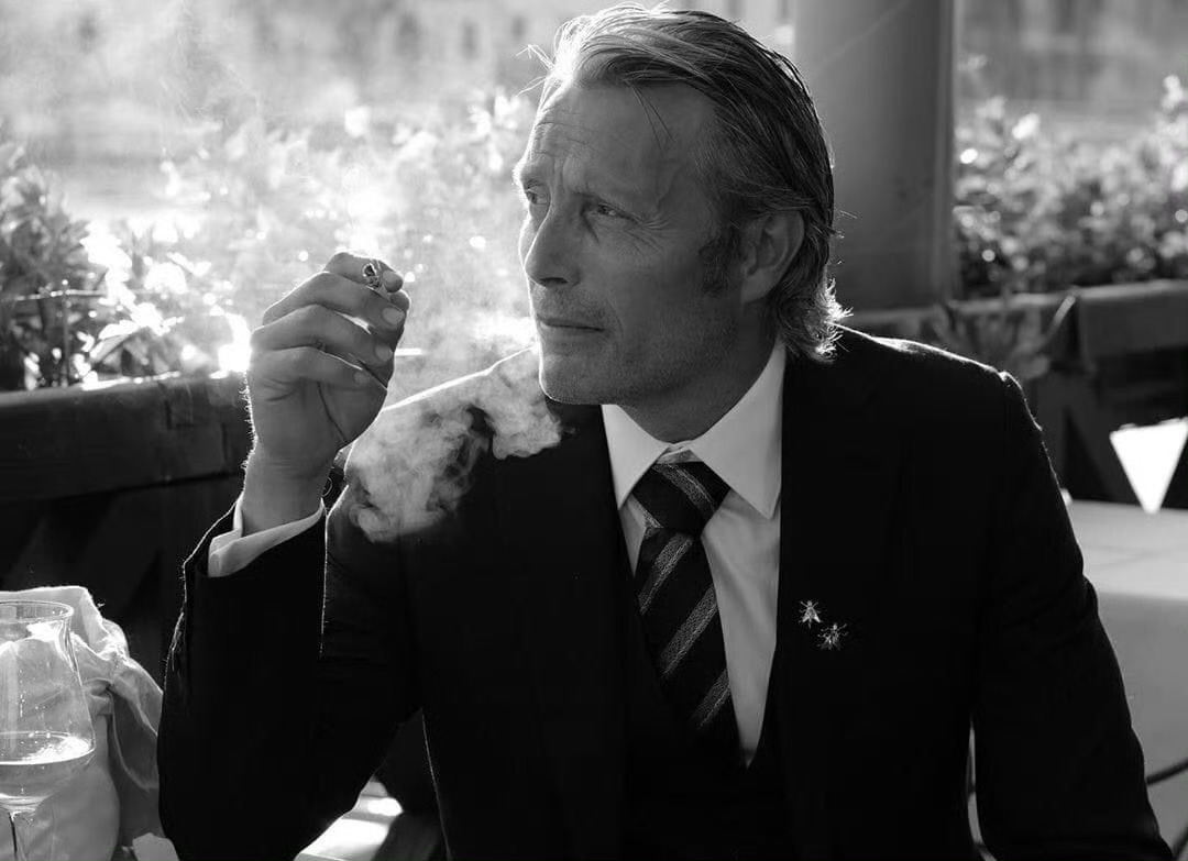 祝麦叔Mads Mikkelsen 60岁生日快乐