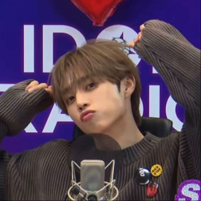 卧槽angm说金善旴染这个发色了 黑棕吗这是 