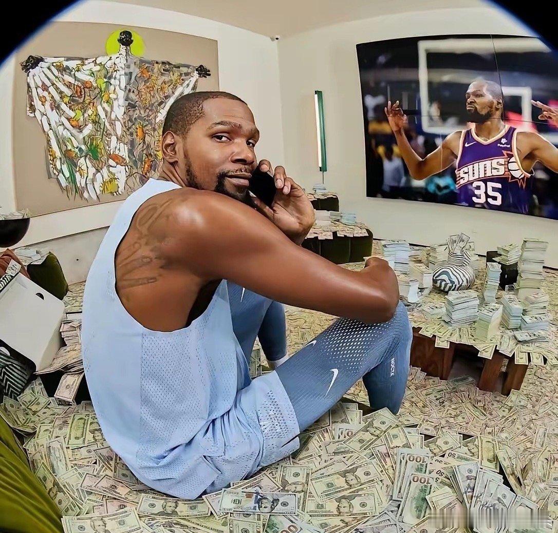 美国篮球联盟公认的钻石王老五杜兰特。37岁的他至今为止无儿无女也没有公开的女友，