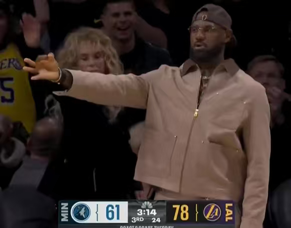 老詹在场下也不闲着，庆祝的酒已经为你开好森林狼vs湖人