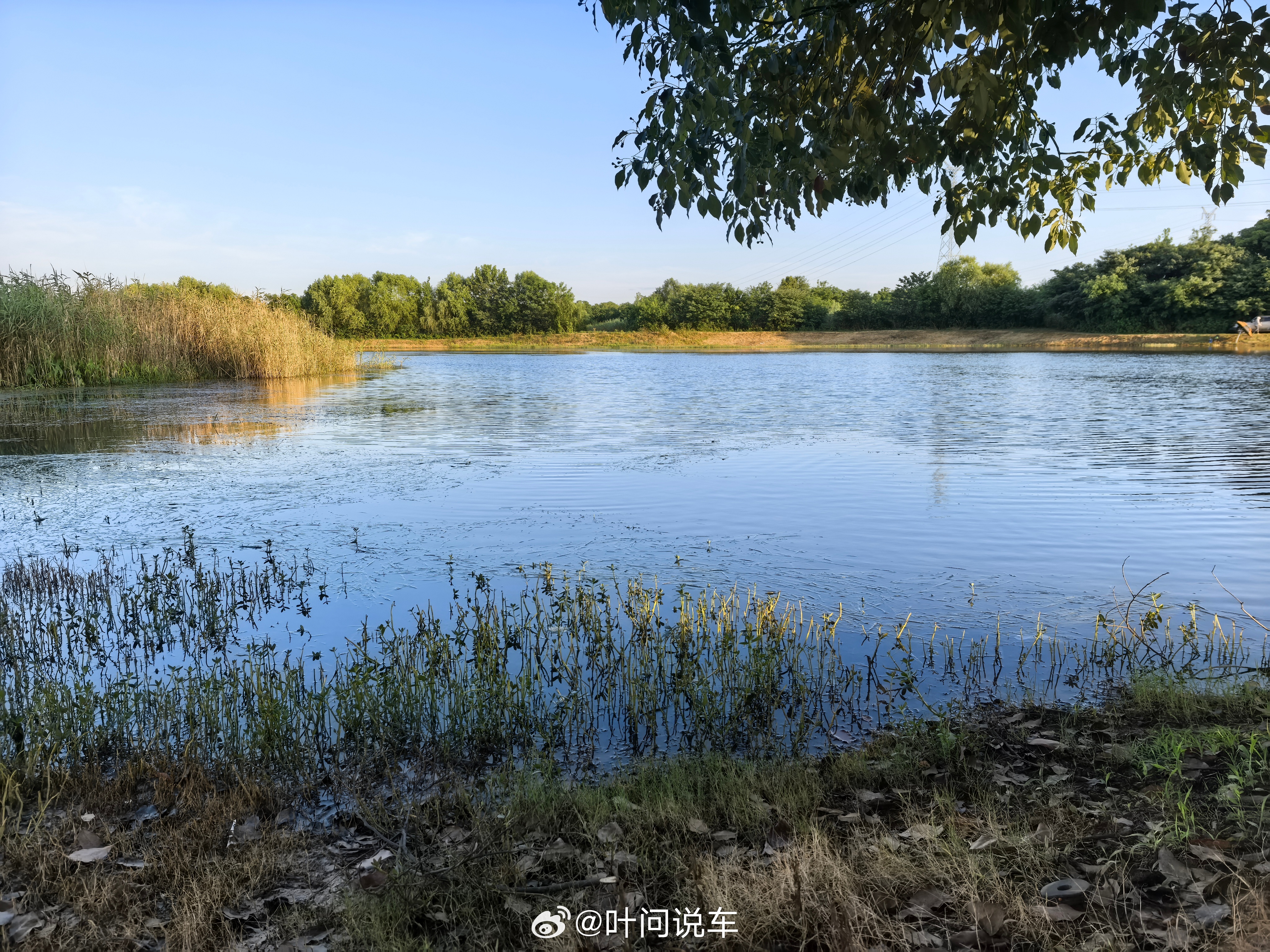假期，武汉牛尾湖美景。开车旅游用车 ​​​