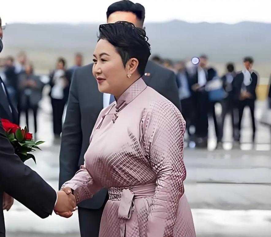 蒙古国这位女外长，越了解越觉得有意思。

说起蒙古国的外长，很多人脑子里第一印象