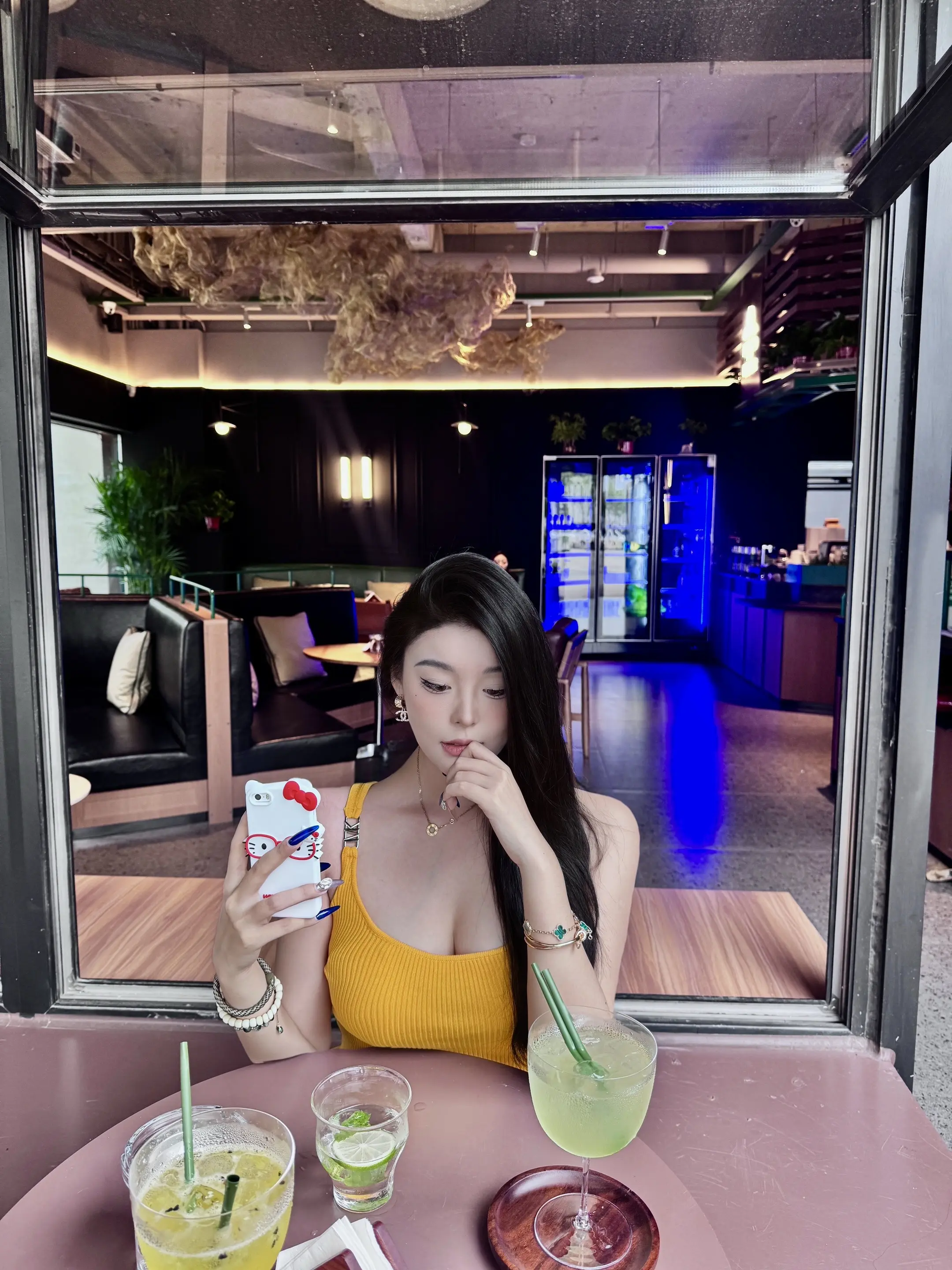 谈恋爱就得找一个把你捧在手心的男人。
