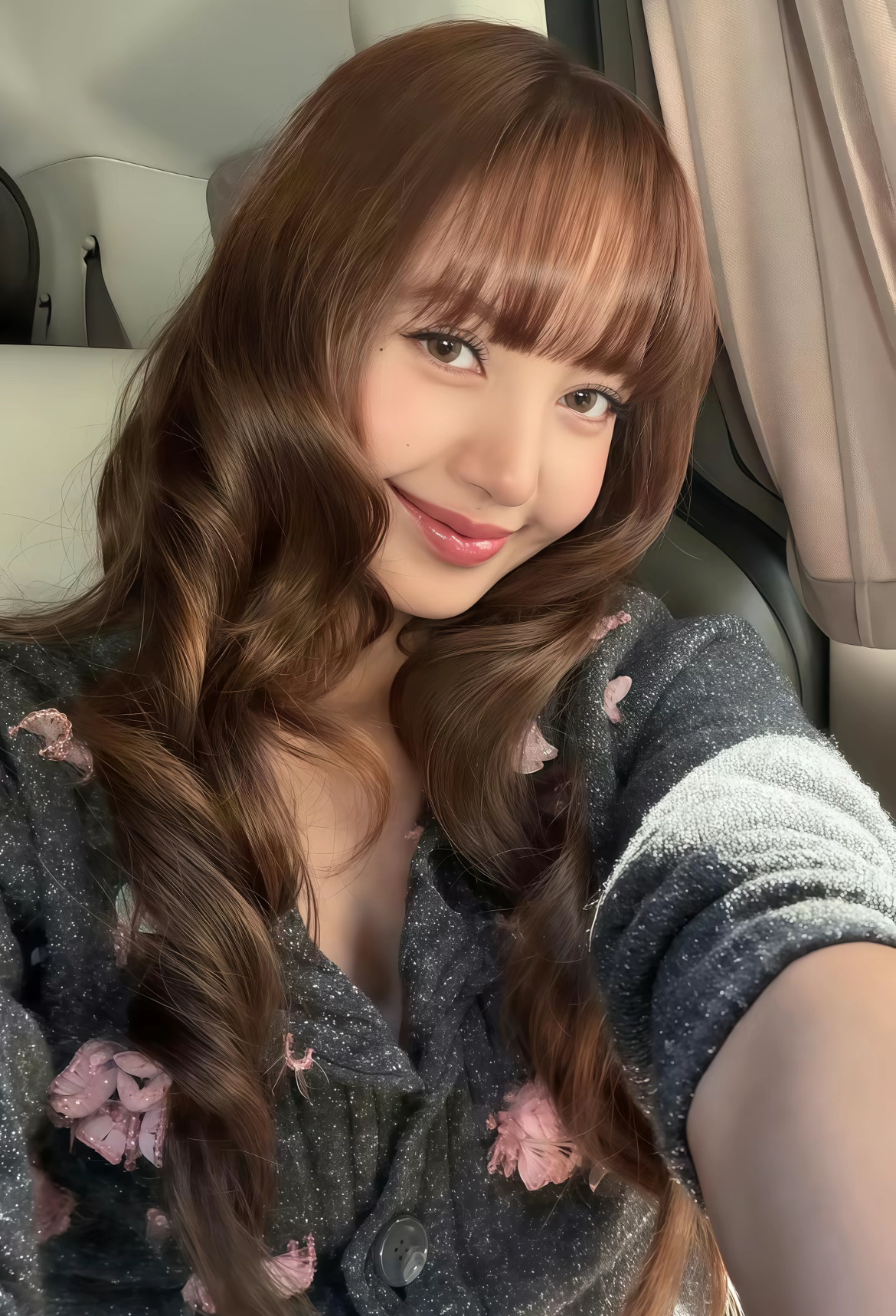 曝Lisa助理检查网友手机Lisa道歉为什么Lisa要道歉，是因为10周年刚结束