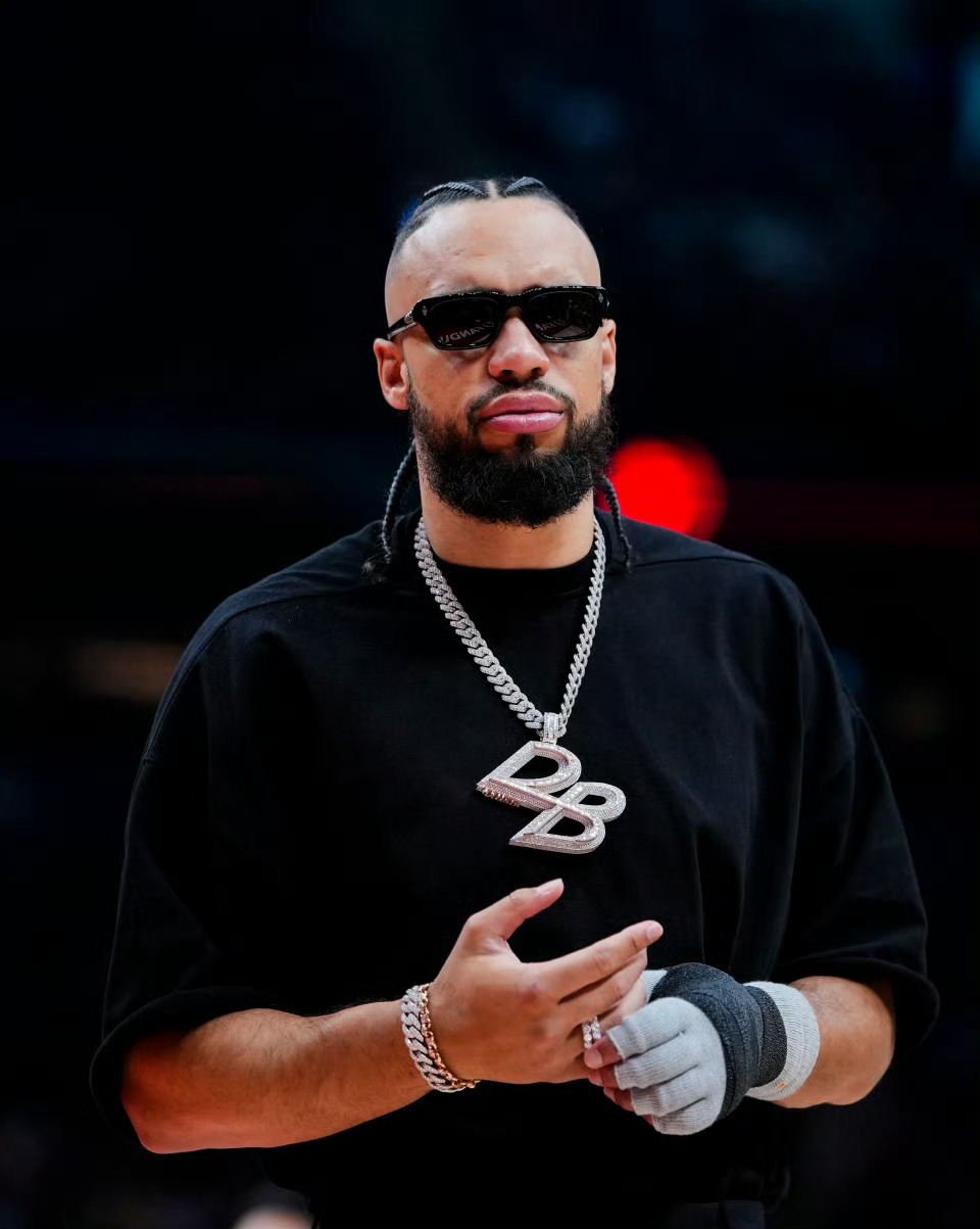 『有奖竞猜』北京时间2月24日接受手术后，狄龙的预计复出时间是4-6周，如今已经