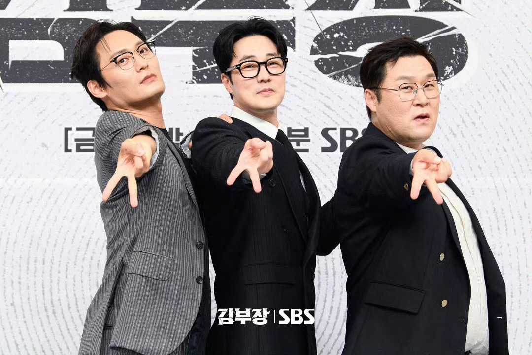 苏志燮 苏演员《金部长》终映采访1️⃣三人组Q 三人组的默契反响很好，甚至有人看