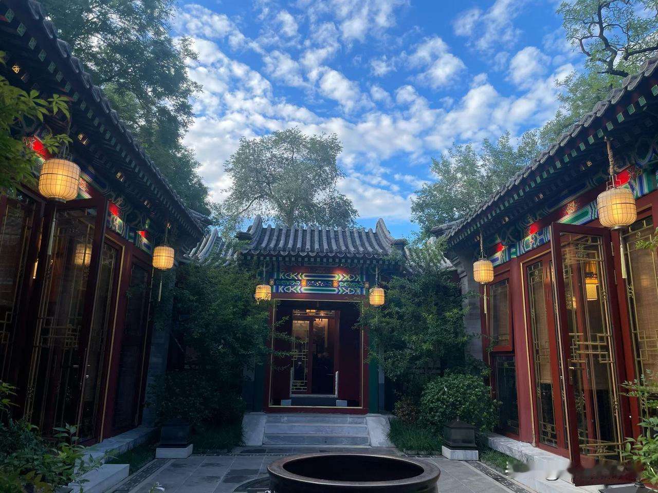 发现现在各地都对文化产业非常热衷，到处都在花巨资打造文化广场、文化街、文化园！似
