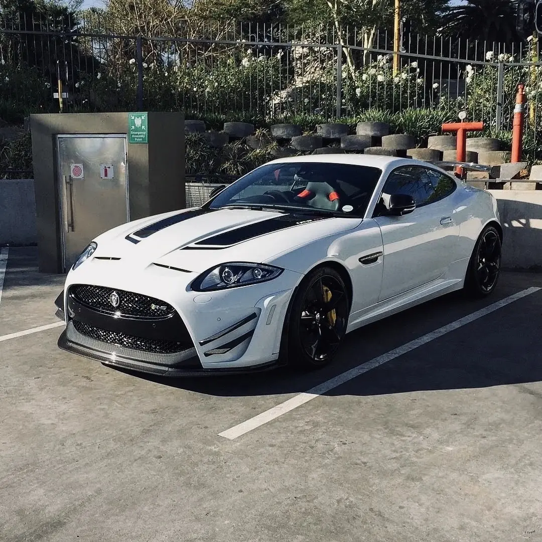 捷豹XKR-S GT V8。